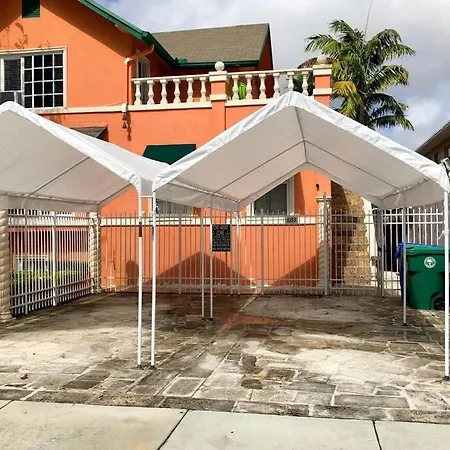 شقة Home Away From Home With Private Deck *