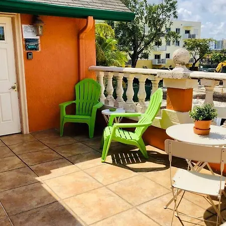Home Away From Home With Private Deck شقة *